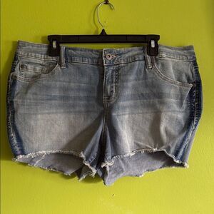 Torrid Stretch Cutoff Jean Shorts Size 16